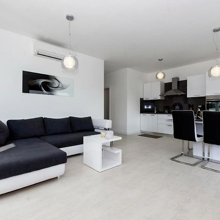 Apartments4Friends Apartment Vlad Trogir Exteriör bild