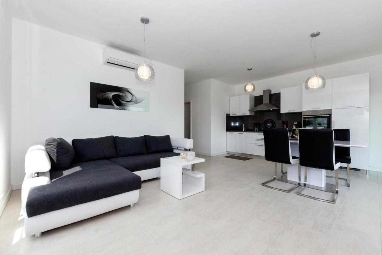 Apartments4Friends Apartment Vlad Trogir Exteriör bild