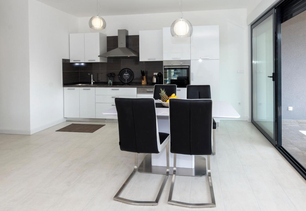 Apartments4Friends Apartment Vlad Trogir Exteriör bild